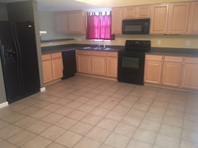 Building Photo - 2 bedroom, 2.5 bath townhouse: Oaklawn Park