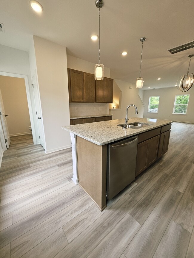 Building Photo - 128 Rosebush Ln