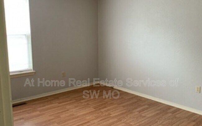 Building Photo - 1636 N Benton Ave