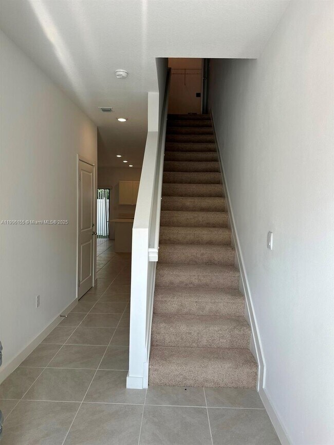 Building Photo - 814 SW 11th Wy