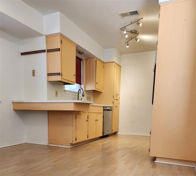 Building Photo - 1311 Cardinal Hill Dr