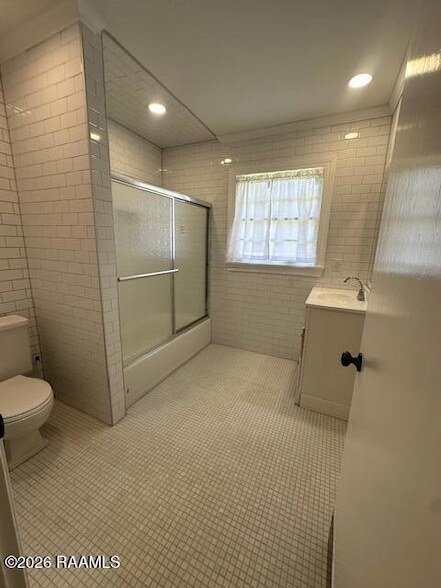 Building Photo - 244 N College Rd