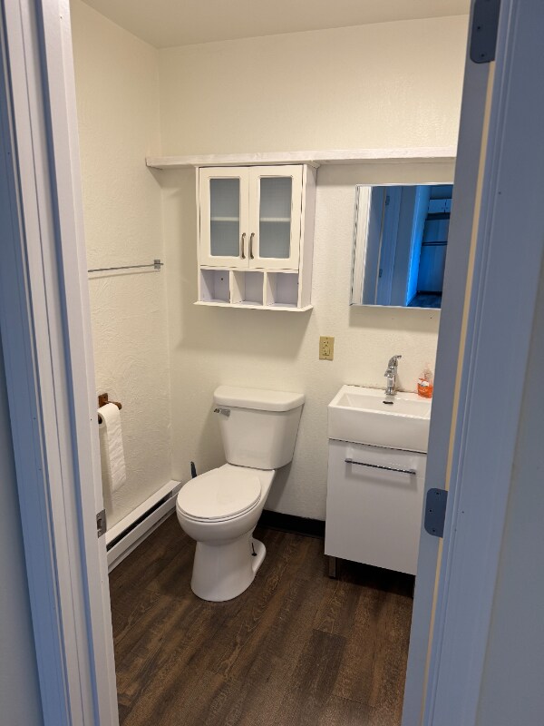 Building Photo - 3850 N Shore Dr