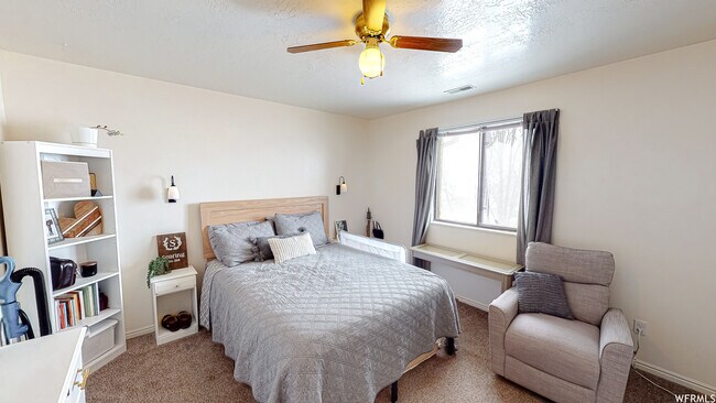 Building Photo - 958 E 500 N