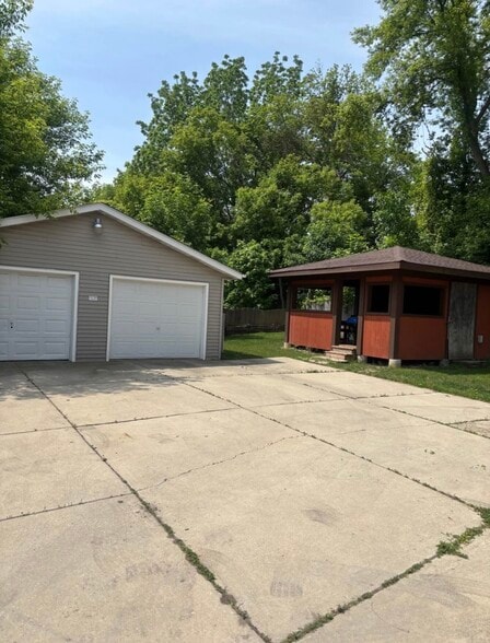 Building Photo - 1023 44th St