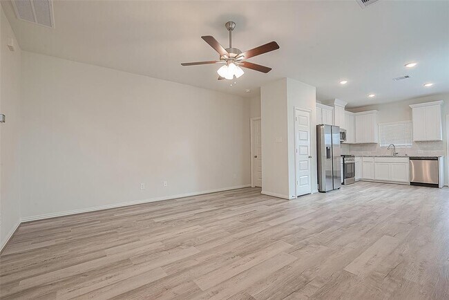 Building Photo - 27966 Western Crk Ct