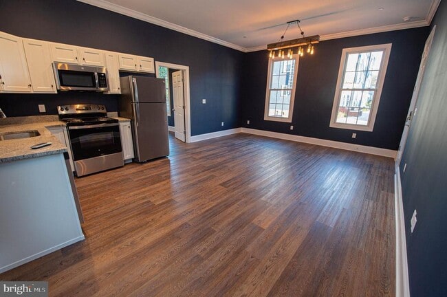 Building Photo - 106 Colonial Ct