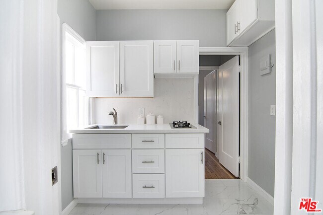Building Photo - 157 S Mansfield Ave