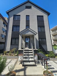 Building Photo - 930 Cove Rd
