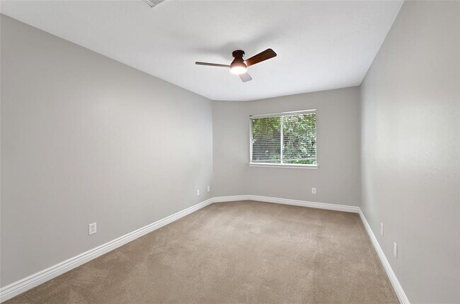 Building Photo - 5914 Shadow Creek Ct