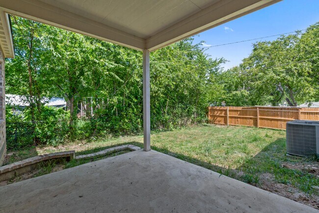 Building Photo - 1253 E Jessamine St