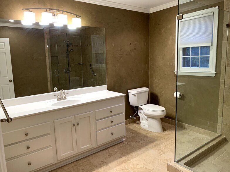 Hall Bath - 54 Parchment Dr