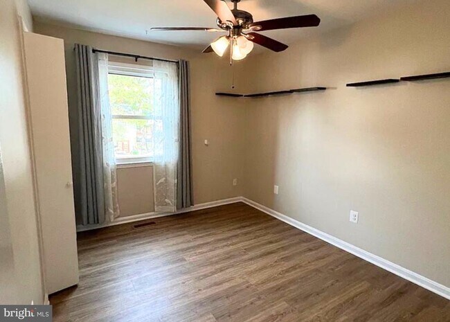 Building Photo - 10108 Sabin Dr