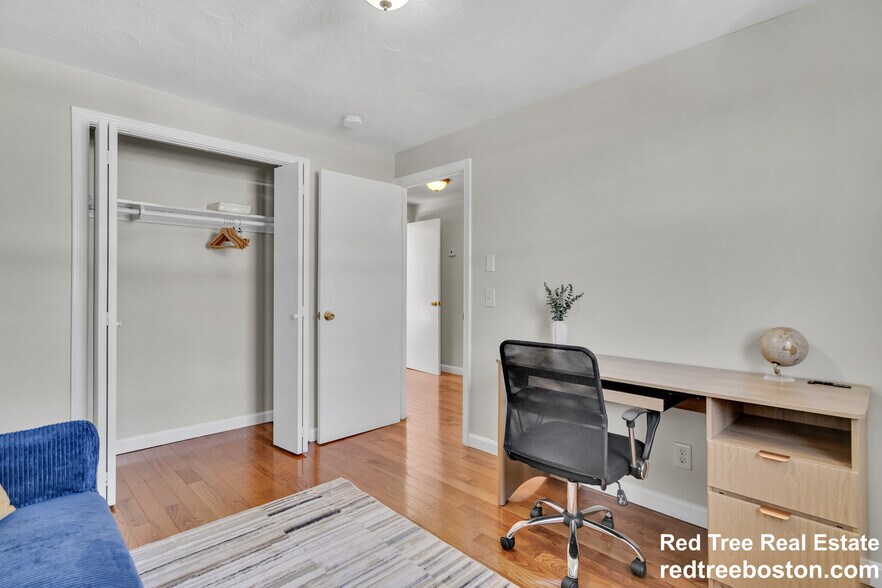 Building Photo - 74 Dunboy St