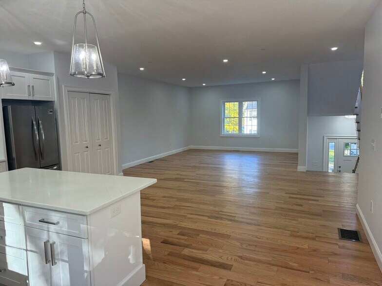 Building Photo - 8 Elton St