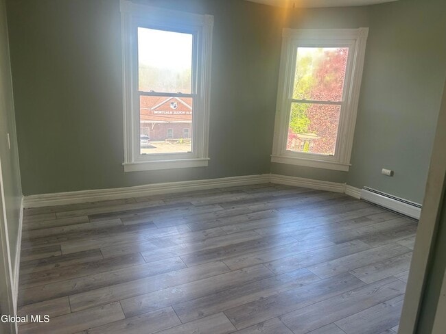 Building Photo - 44 Montcalm St
