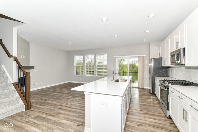 Building Photo - 6878 Sunstone Pl