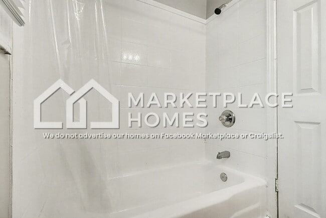 Building Photo - 939 Redford Dr SE