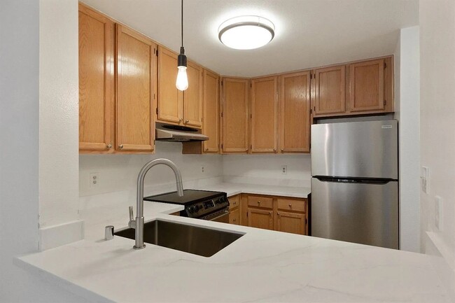 Building Photo - Beautiful 1BRs+1BA Condo with al parking s...