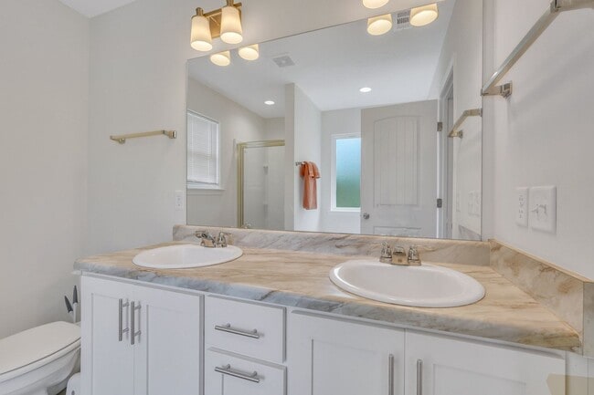 Building Photo - AVAILABLE NOVEMBER (PET FRIENDLY)