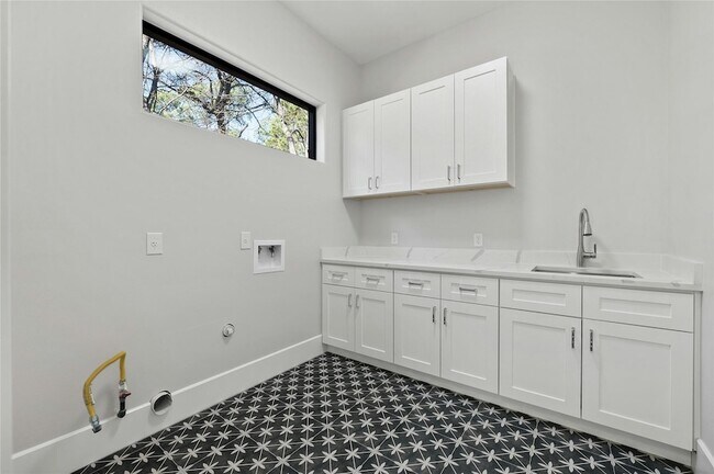 Building Photo - 319 Akaloa Dr