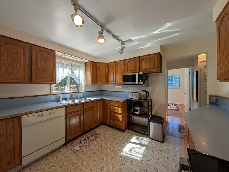 Building Photo - 15531 8th Ave NE