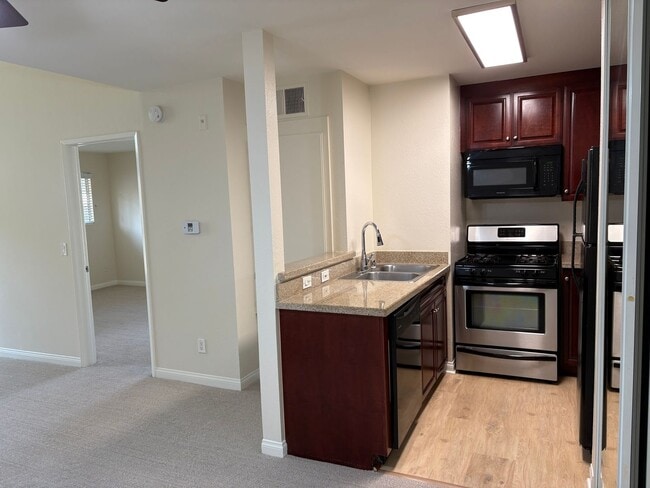 Building Photo - 1 Bedroom Resort Style Living at THE MET! ...