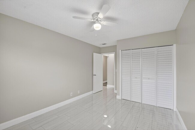 Building Photo - 484 Springdale Cir