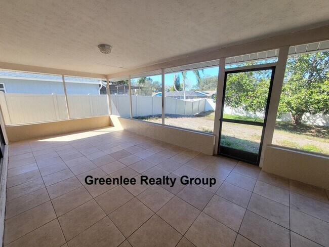 Building Photo - Large 3 Bed/2Bath/2 Car Garage Home in Port Richey- 1914 sqft!