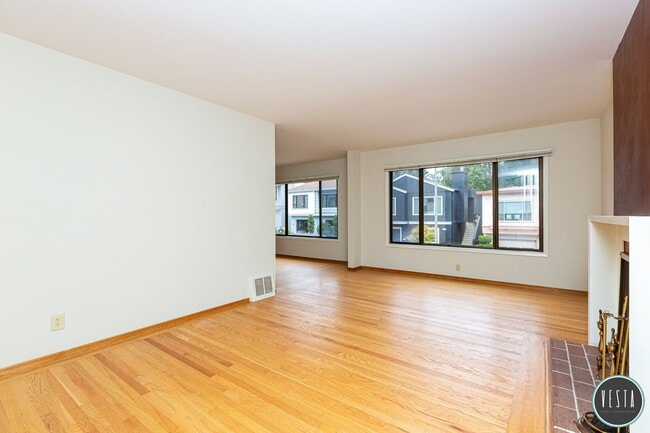 Building Photo - Exceptional Mid-Century 3BR Home in One of San Francisco's Hidden Gems