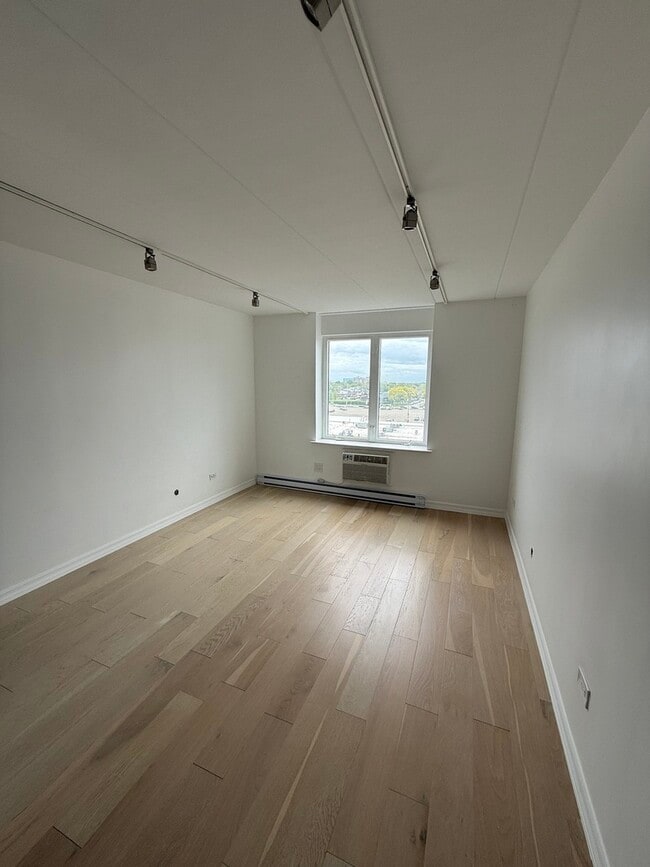 Building Photo - 9128 W Terrace Dr