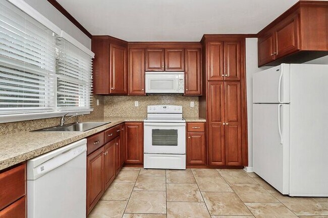 Building Photo - 3BD/1BA All Brick Ranch on One Acre!