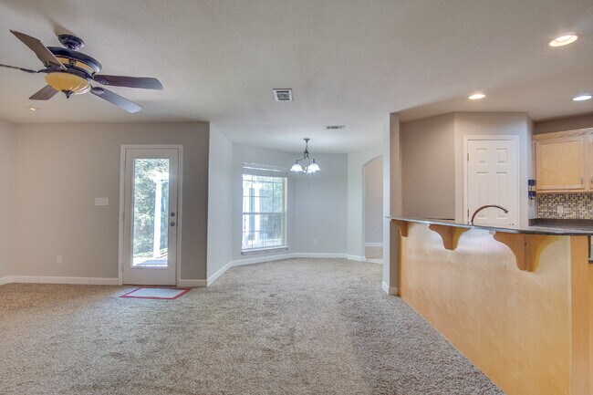 Building Photo - Spacious Pace Home with Office, Fireplace & Pergola