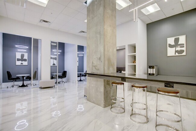 Building Photo - 5925 Almeda Rd