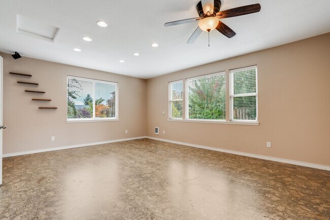 Building Photo - Beautiful 4 Bed, 3 Bath Rental Home in Bea...