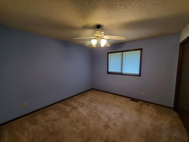 Building Photo - Large Family home in Chelsea Est. just SW ...