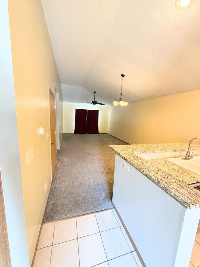 Building Photo - 1229 Rivercrest Dr S