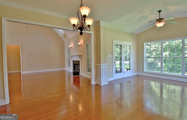 Building Photo - 170 Diana Dr