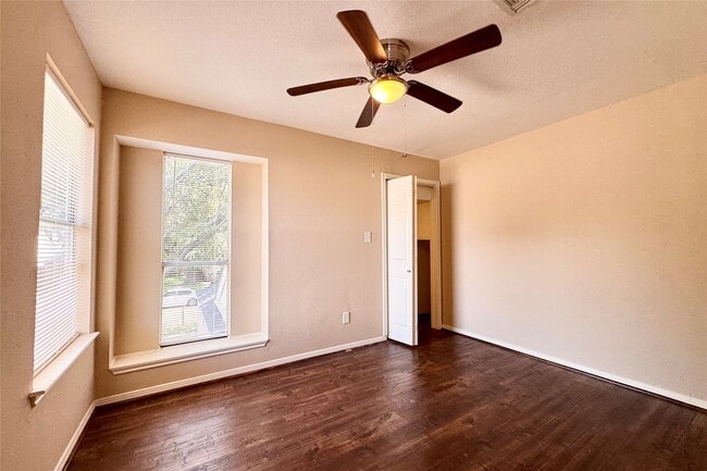 Building Photo - 11615 Glenwolde Dr