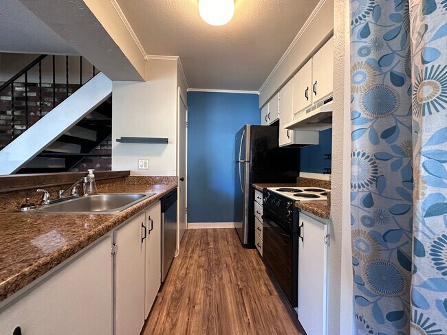 Building Photo - Charming 2-Bed, 1-Bath Home in Tee Off Estates – W/S/G Utilities Included in the rent!