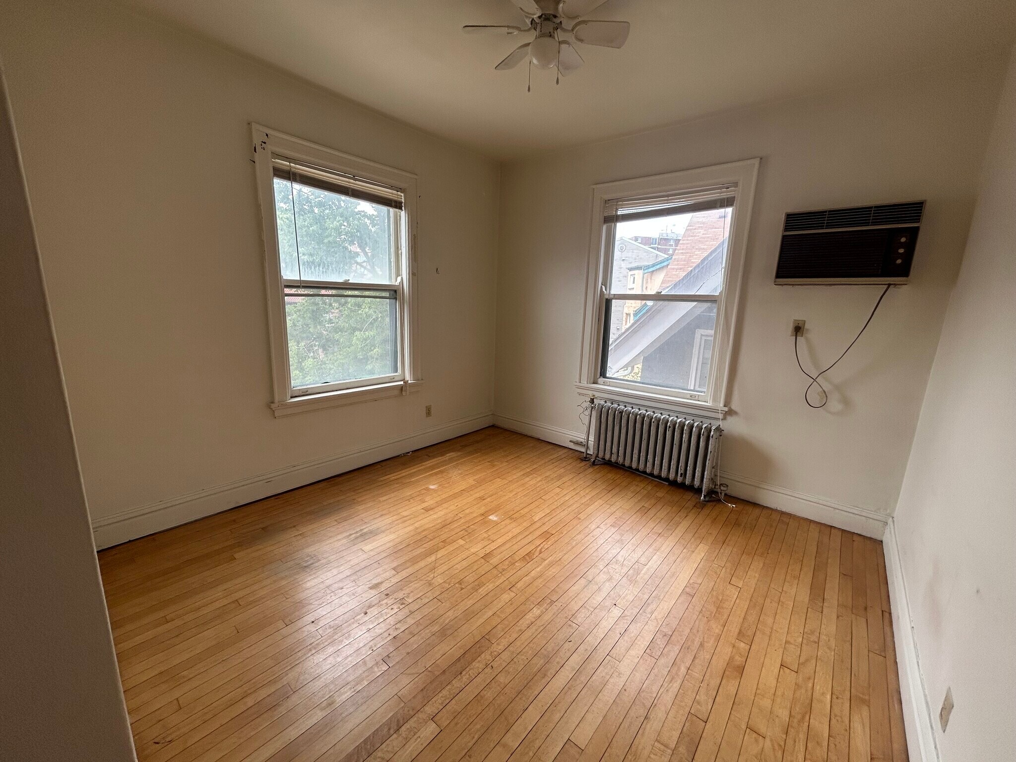 Building Photo - 612 Howard Plz