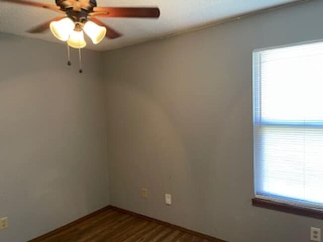 Building Photo - Great Duplex!