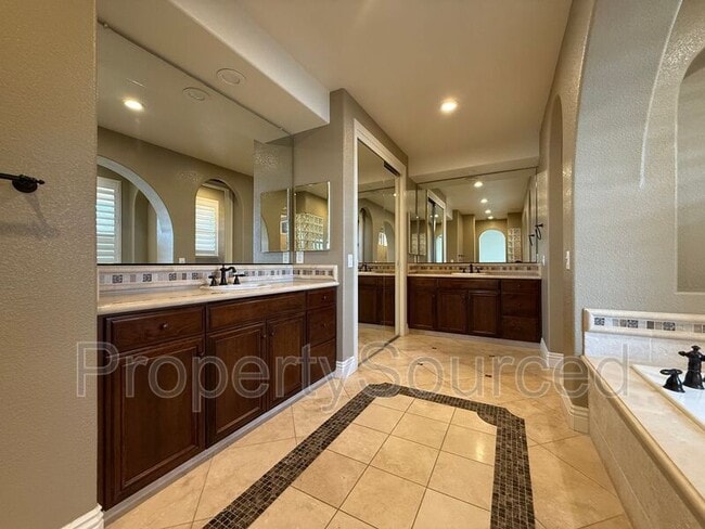 Building Photo - 4060 Chiavari Way