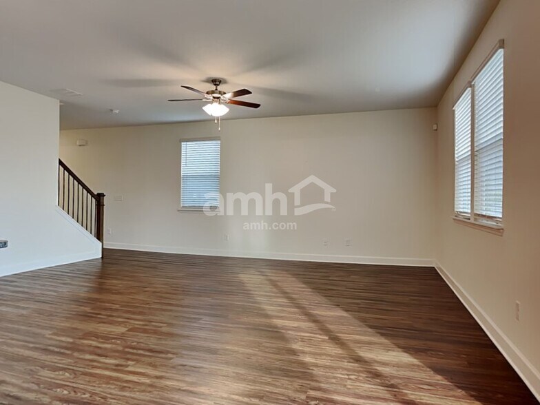 Building Photo - 1183 Tan Tara Trl