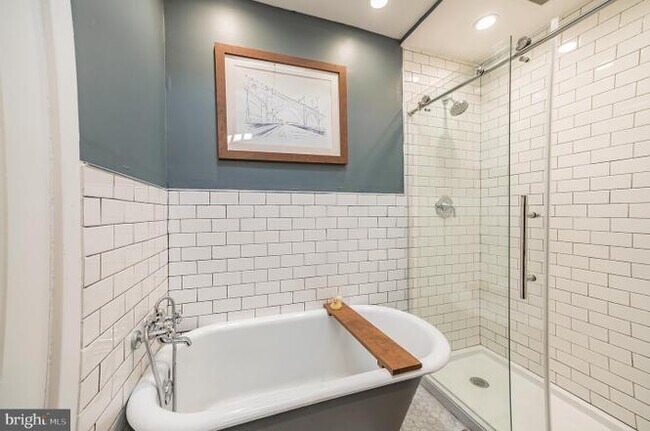 Building Photo - 657 Gerhard St