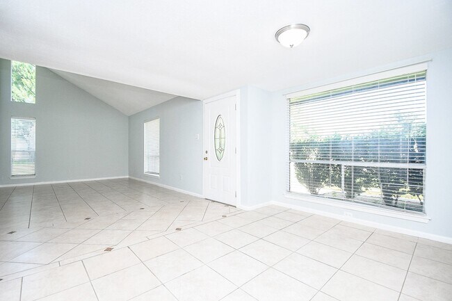 Building Photo - 2430 Long Reach Dr