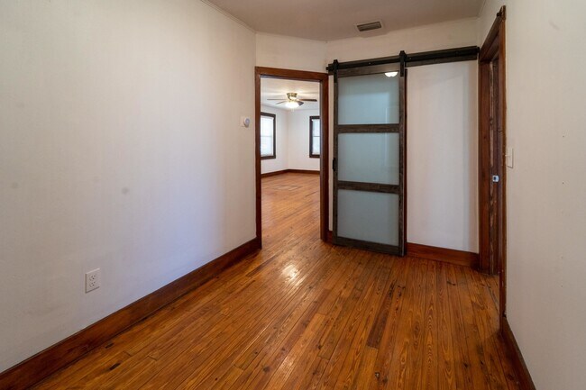 Building Photo - 23 Hope St