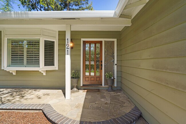 Building Photo - 121 Los Altos Ave