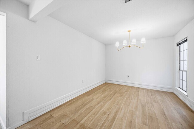 Building Photo - 16202 Mill Point Dr
