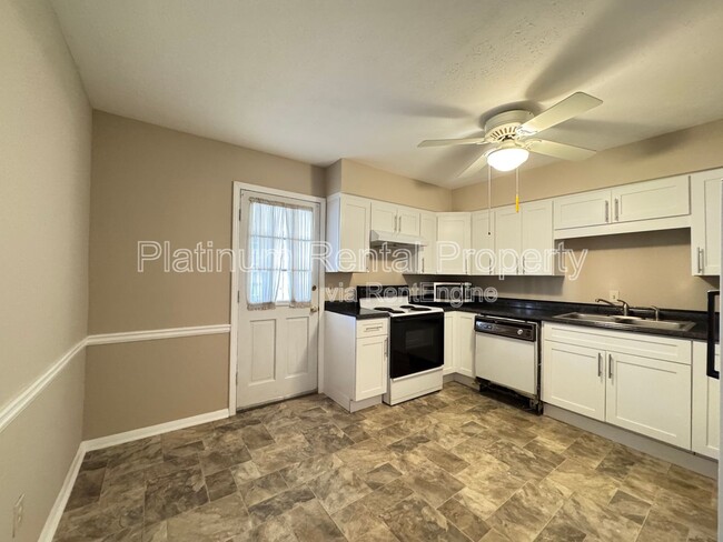 Building Photo - 3825 Lavista Rd